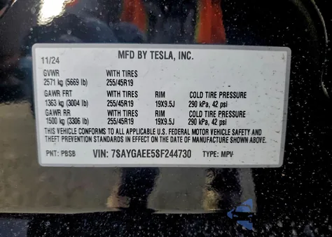 2025 Tesla Model Y z USA, uszkodzony, nr VIN 7SAYGAEE5SF244730